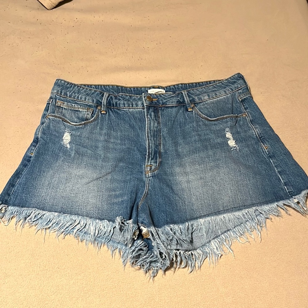 Good American high waisted frayed hem shorts.